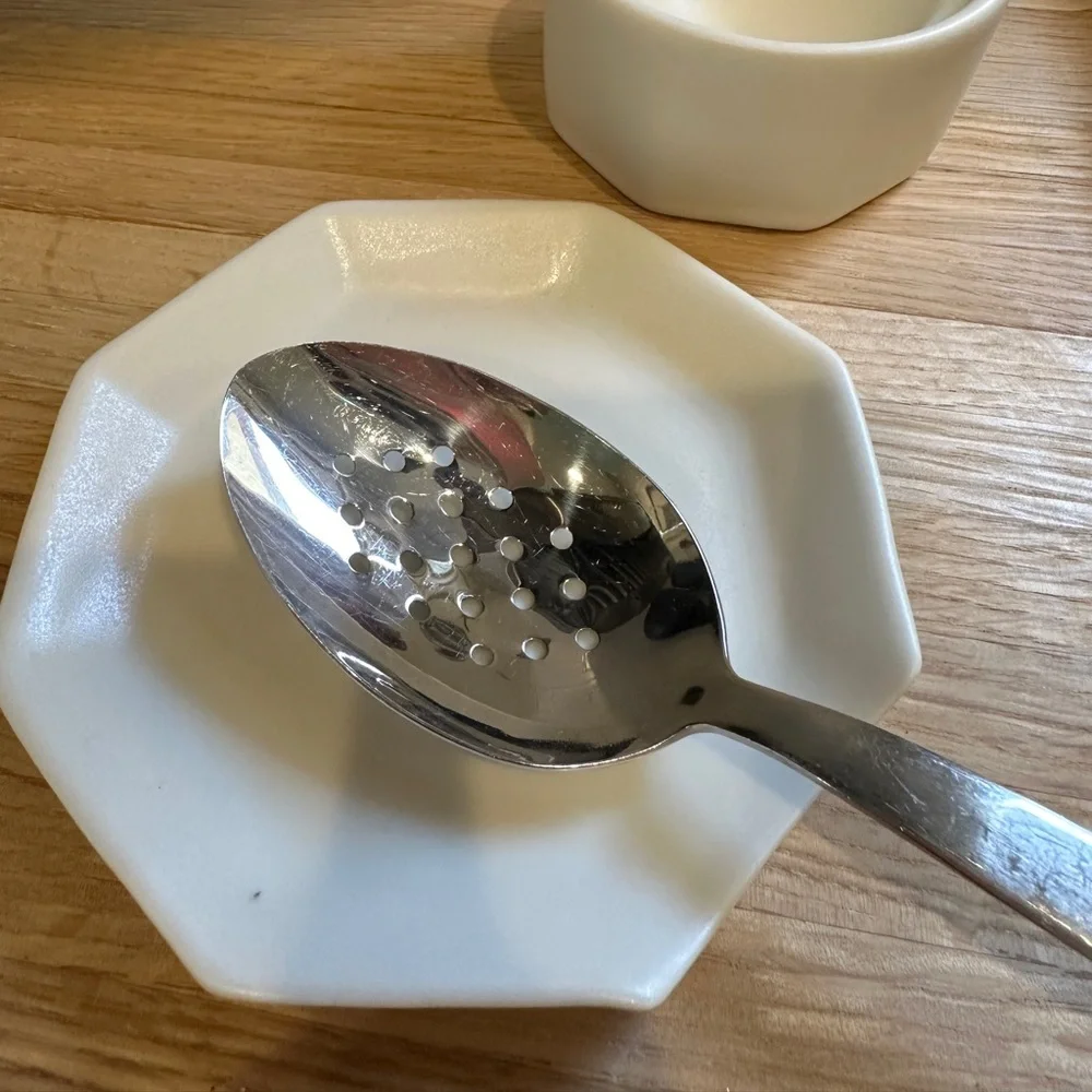 The Bright Angle Porcelain Ceramic Spoon Rest Silk White color